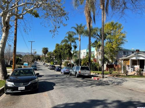 1447 Windsor Rd, Glendale CA  91205-2767 exterior