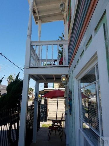 1212 39th St, Galveston, TX 77550-3904