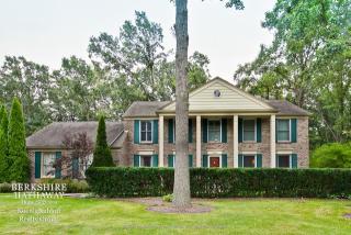 43 Kings Cross Dr, Half Day, IL 60069-3342
