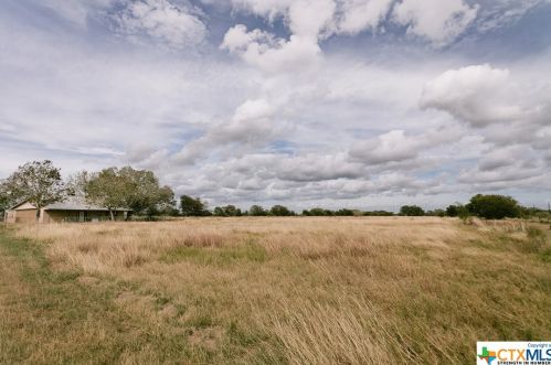 2 Bubenik Ln, Victoria, TX 77905-1901