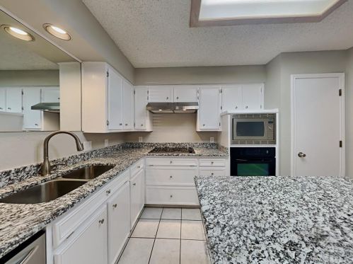 4919 Ledgestone Dr, Fort Worth TX  76132-2014 exterior