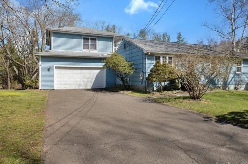 68 West St, Middlefield, CT 06455-1121