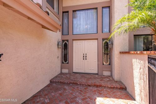 599 Pinecliff Pl, Simi Valley, CA 93065-5416