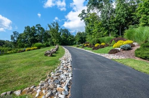 22 Fieldview Dr, Sparta, NJ 07871-2744