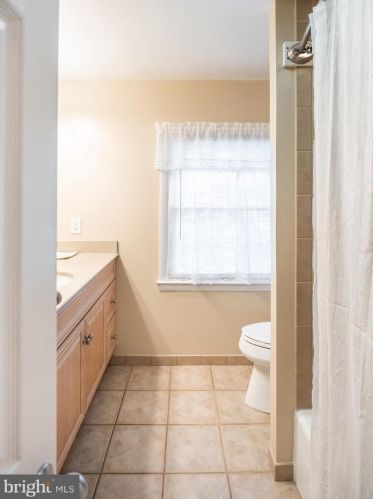 8408 Chippewa Rd, Philadelphia PA 19128-1206 exterior