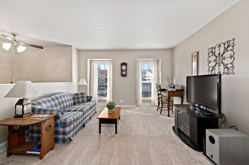 689 Sand Creek Dr, Carol Stream IL  60188-9135 exterior