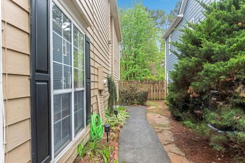 4072 Beaver Oaks Dr, Duluth GA  30096-5673 exterior