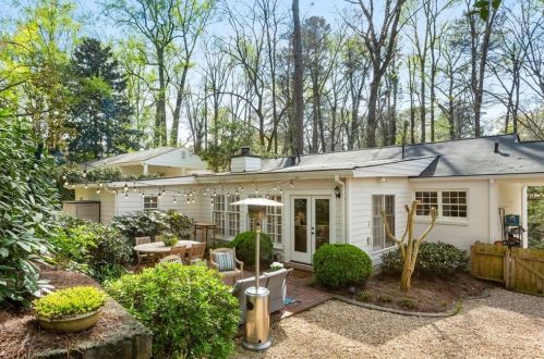 4045 Arden Way, Atlanta GA  30342-3954 exterior