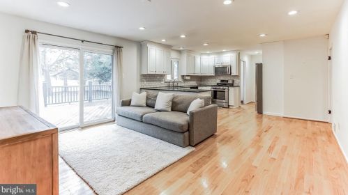 806 Avondale Ave, Tavistock NJ 08033-2809 exterior