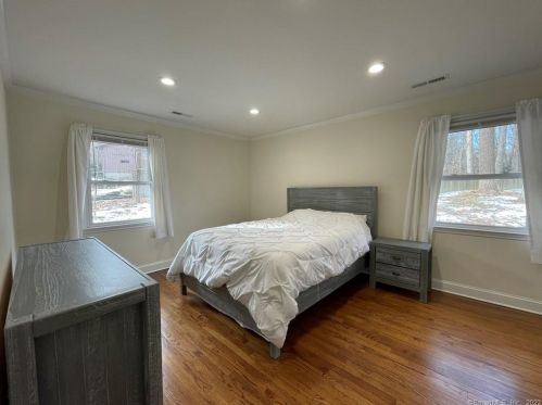 6 Little Fox Run, Huntington CT  06484-1619 exterior