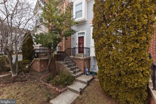 8196 Halley Ct, Lorton, VA 22079-2907