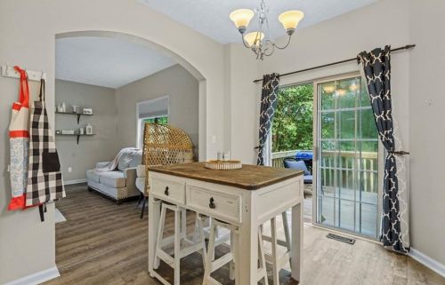 842 Eagle Glen Xing, Holly Springs GA  30189-6958 exterior