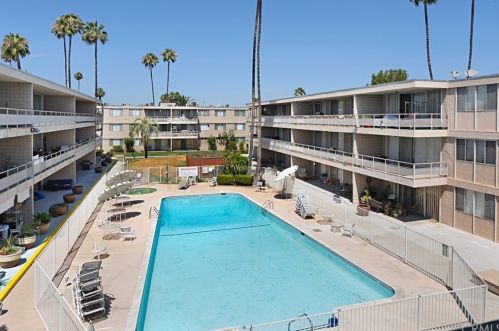 6979 Palm Ct, Riverside CA  92506-2815 exterior