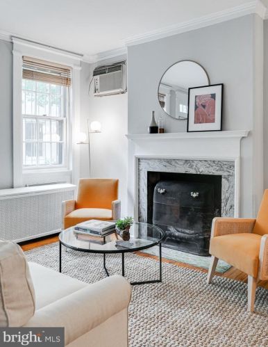 336 Juniper St, Philadelphia PA  19107-5818 exterior