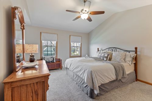 723 Warwick Dr, Carol Stream IL  60188-4332 exterior