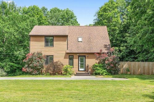 1 Pine Ridge Cir, Sandown, NH 03873-2222