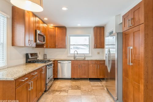 31 Reuter Dr, Arlington Hts, IL 60005-1119