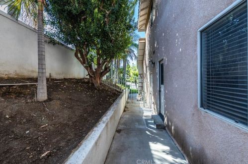 7551 Hollow Oak Rd, Anaheim CA  92808-1429 exterior
