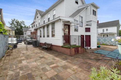 120 Palm St, Nashua, NH 03060-4520