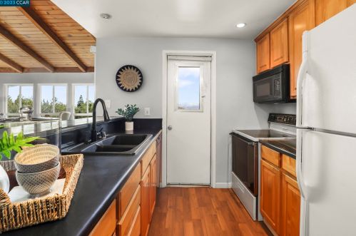 445 Ridgeview Dr, Concord CA  94523-1027 exterior