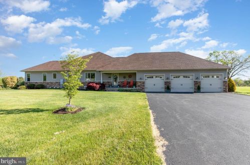 253 Bonnybrook Rd, Carlisle PA 17013-4214 exterior