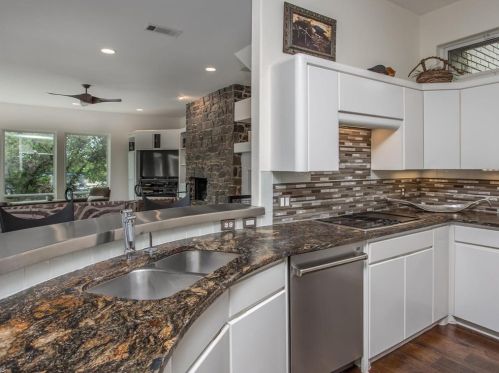 53 Harbour Pt Cir, Fort Worth TX  76179-3256 exterior