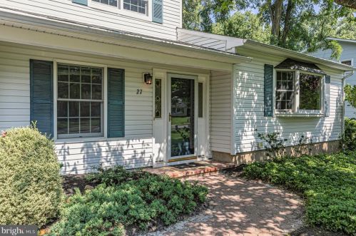 27 Brook Dr, Princeton, NJ 08540-9526