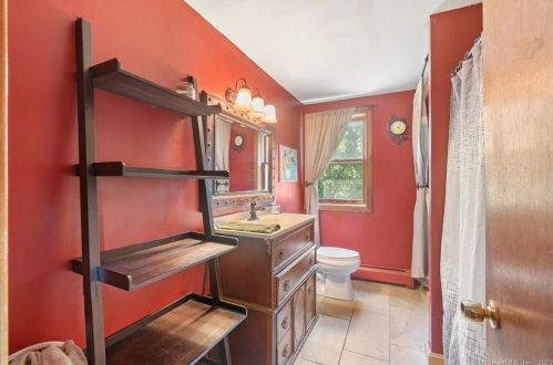 110 Squaw Rock Rd, Killingly CT  06239-4220 exterior