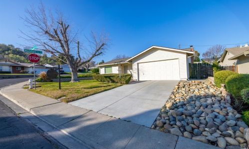 190 Manzanita Dr, Vacaville, CA 95688-2311