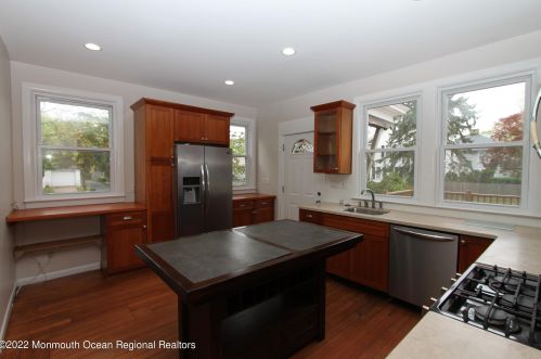 198 Bergen Pl, Tinton Falls NJ  07701-2135 exterior