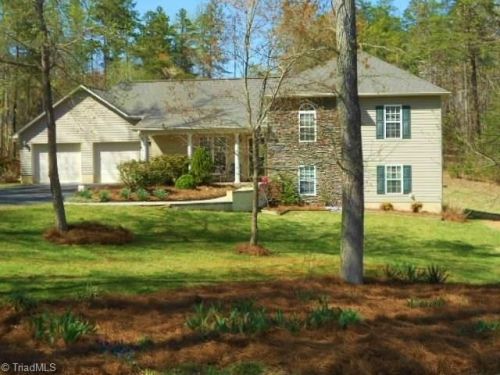 390 Nottingham Dr, Linwood, NC 27299-9049