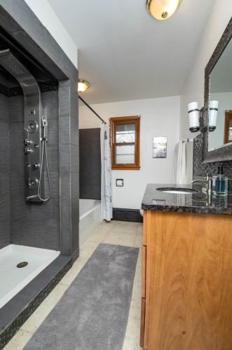 7197 Bergstrom Rd, Rockford, IL 61103-8823