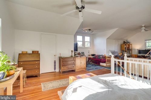 9011 Colesville Rd, Silver Spring MD 20910-1653 exterior