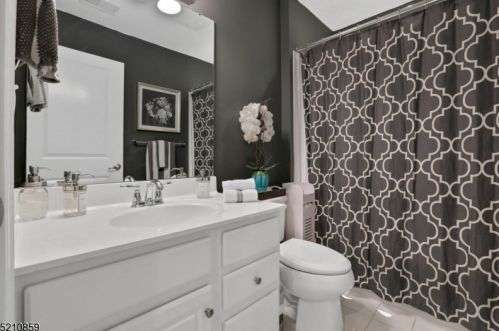 87 Thomastown Rd, Dover NJ 07803-3019 exterior