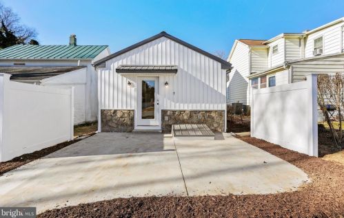 429 Lawrence St, Charles Town, WV 25414-1552