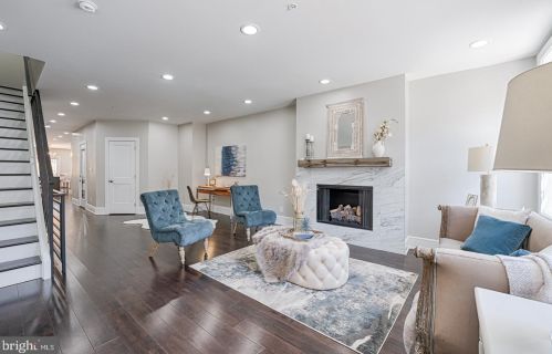 950 Front St, Philadelphia PA 19147-0043 exterior