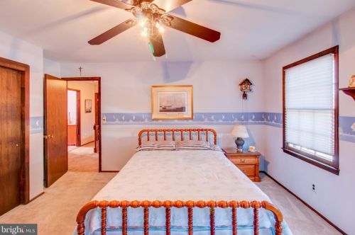 11 Cavalier Dr, Trenton NJ  08619-1357 exterior