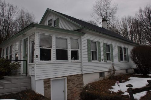 64 Auburn St, Concord, NH 03301-3048