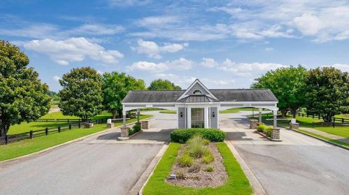 1030 Hawthorne Cir, Madison, GA 30650-5098