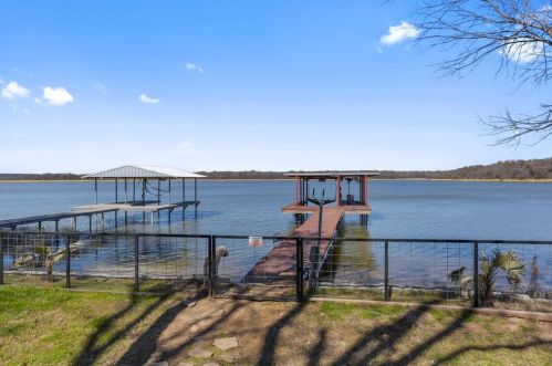 7420 Love Cir, Fort Worth, TX 76135-4329