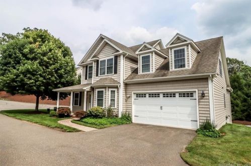 3 Cisco Dr, Huntington, CT 06484-6159