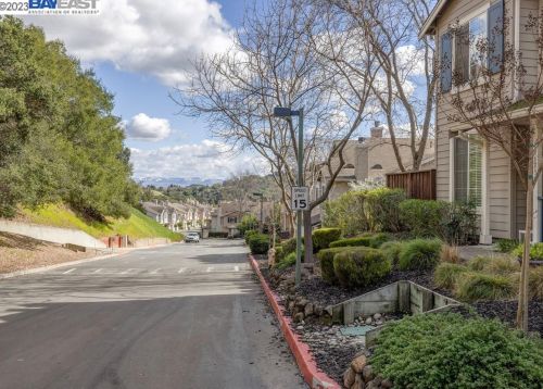10604 Melvich Ln, Pleasanton, CA 94568-5534