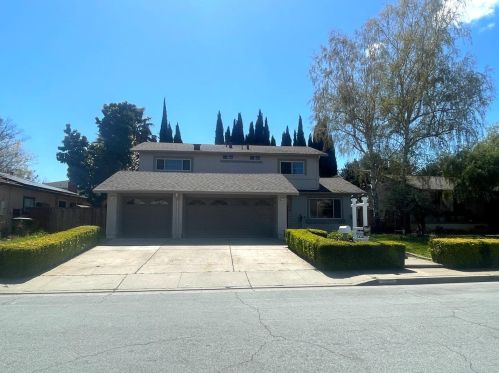 860 Chesapeake Pl, Gilroy, CA 95020-6302