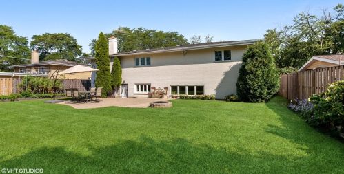 2455 Harrison St, Glenview, IL 60025-4884