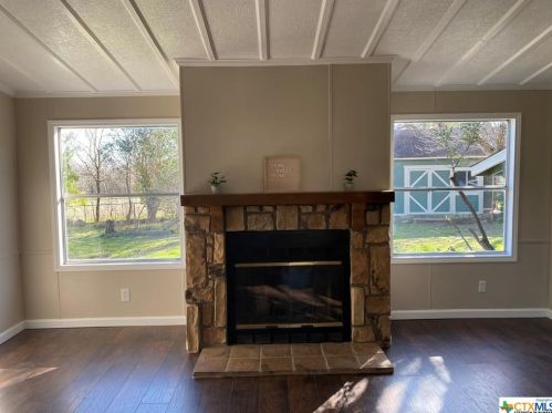 401 Troell St, Seguin TX 78155-7241 exterior