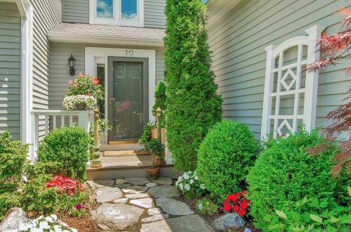 10 Cannon Brook Ln, Norwalk, CT 06851-3835
