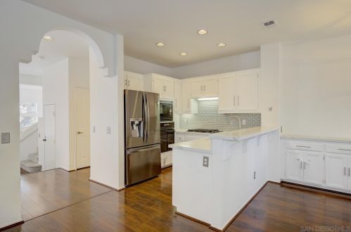 7140 Calabria Ct, San Diego, CA 92122-5546
