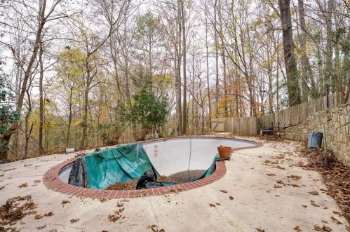 170 Huntcliff Pt, Atlanta GA  30350-1601 exterior