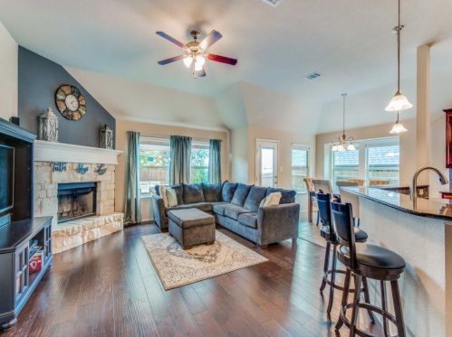 8121 Cedar Lake Ln, Fort Worth, TX 76123-5019