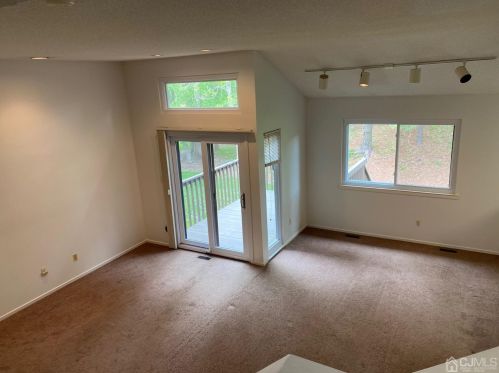 252 Sayre Dr, Princeton NJ  08540-5841 exterior